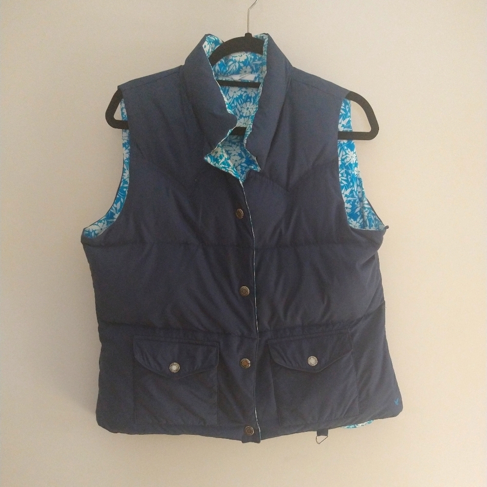 American Eagle Outfitters reversible puffer vest